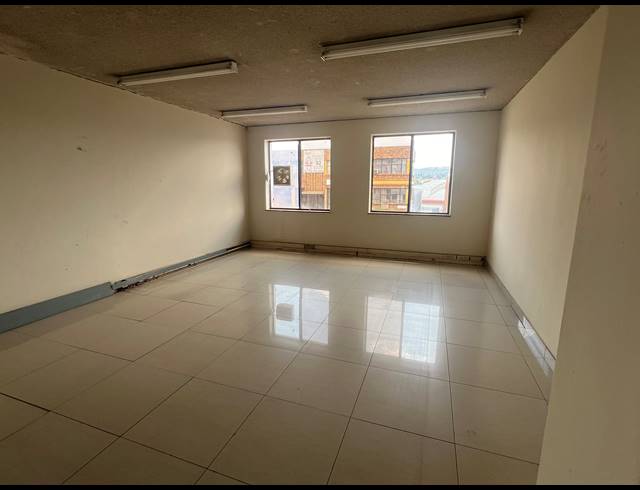 1,300M² BUILDING TO LET IN STRIJDOMPARK